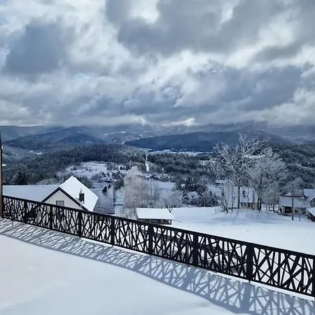 House With A Garden And A View Of The Mountains Dejowka